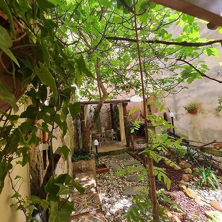 Ai Due Cortili Apartment Trapani Bagian luar foto
