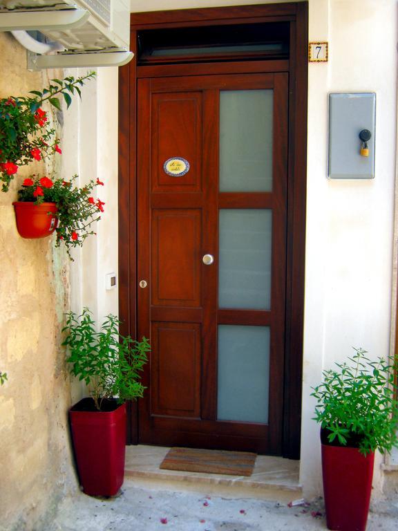 Ai Due Cortili Apartment Trapani Ruang foto