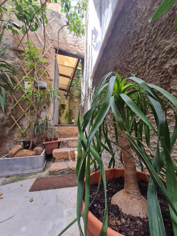 Ai Due Cortili Apartment Trapani Bagian luar foto