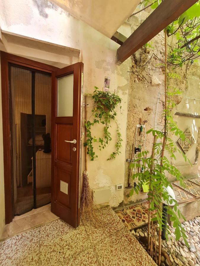 Ai Due Cortili Apartment Trapani Bagian luar foto