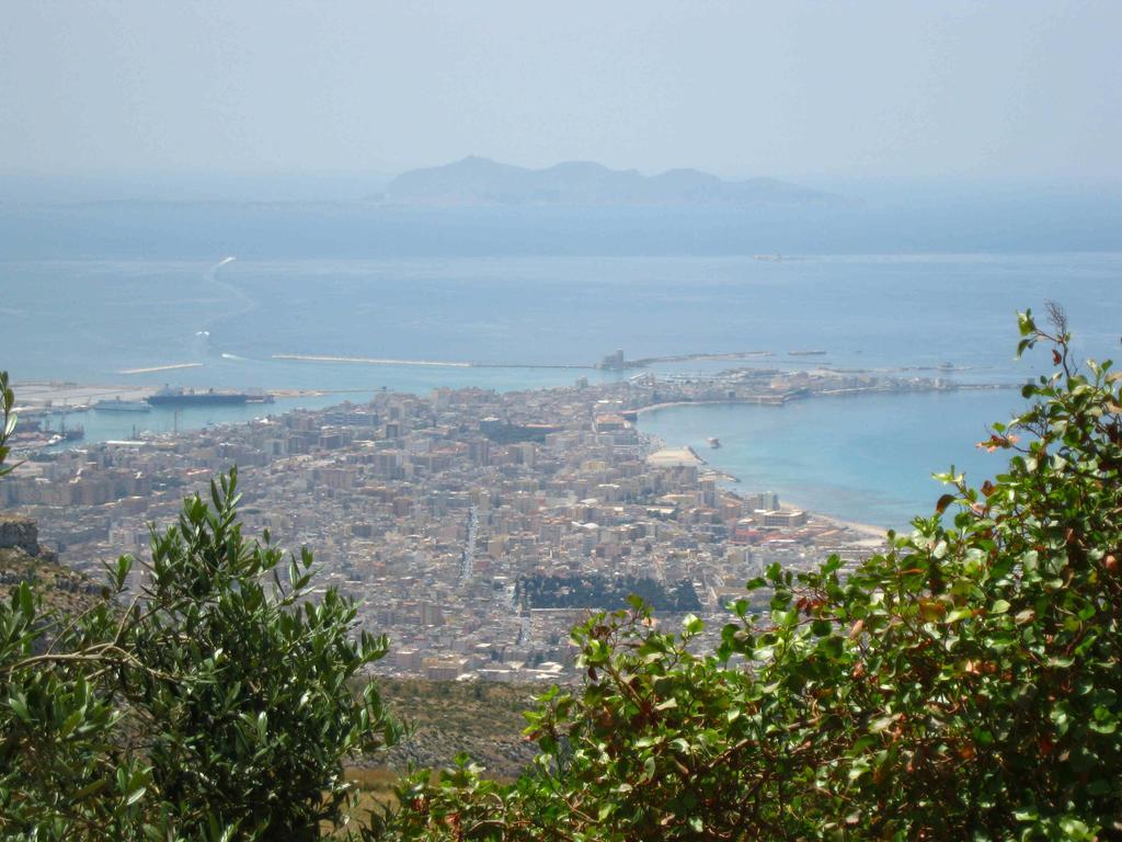 Ai Due Cortili Apartment Trapani Ruang foto