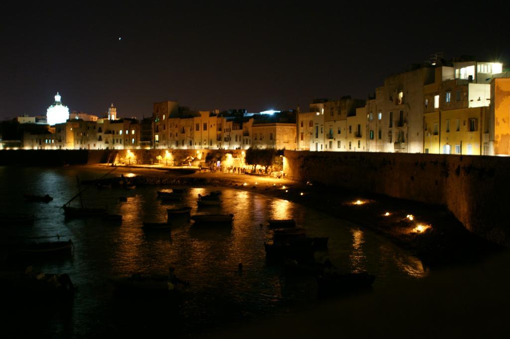 Ai Due Cortili Apartment Trapani Ruang foto